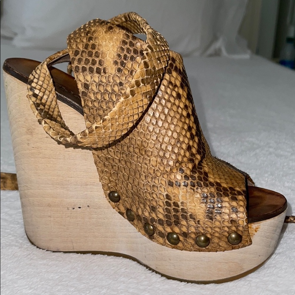 Beautiful wedge Chloe 👌😍 - Picture 2 of 5